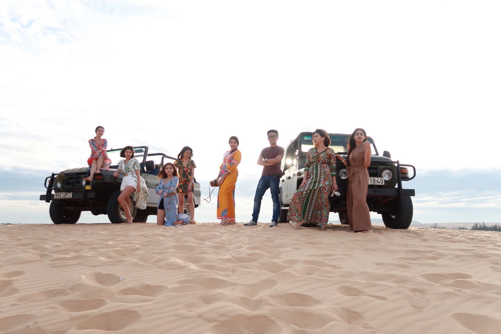 Tour Deluxe ( SUNRISE ) 4H30AM  Mui Ne Jeep Go Up The Hill and The Beach